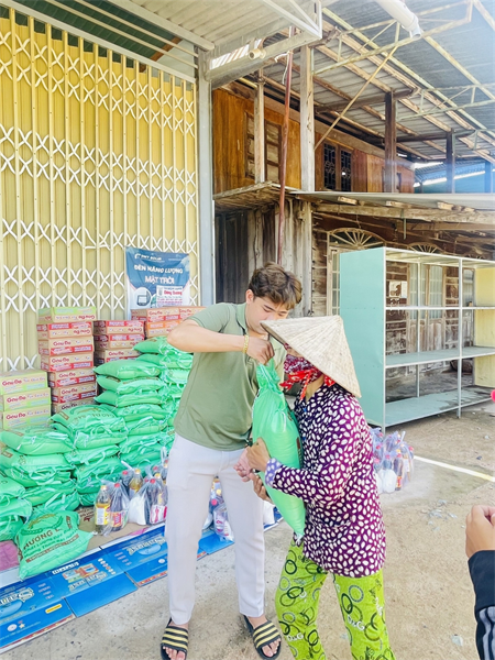 70 phần quà cho bà con khó khăn ở Xã Sông Phan, Huyện Hàm Tân, Tỉnh Bình Thuận8